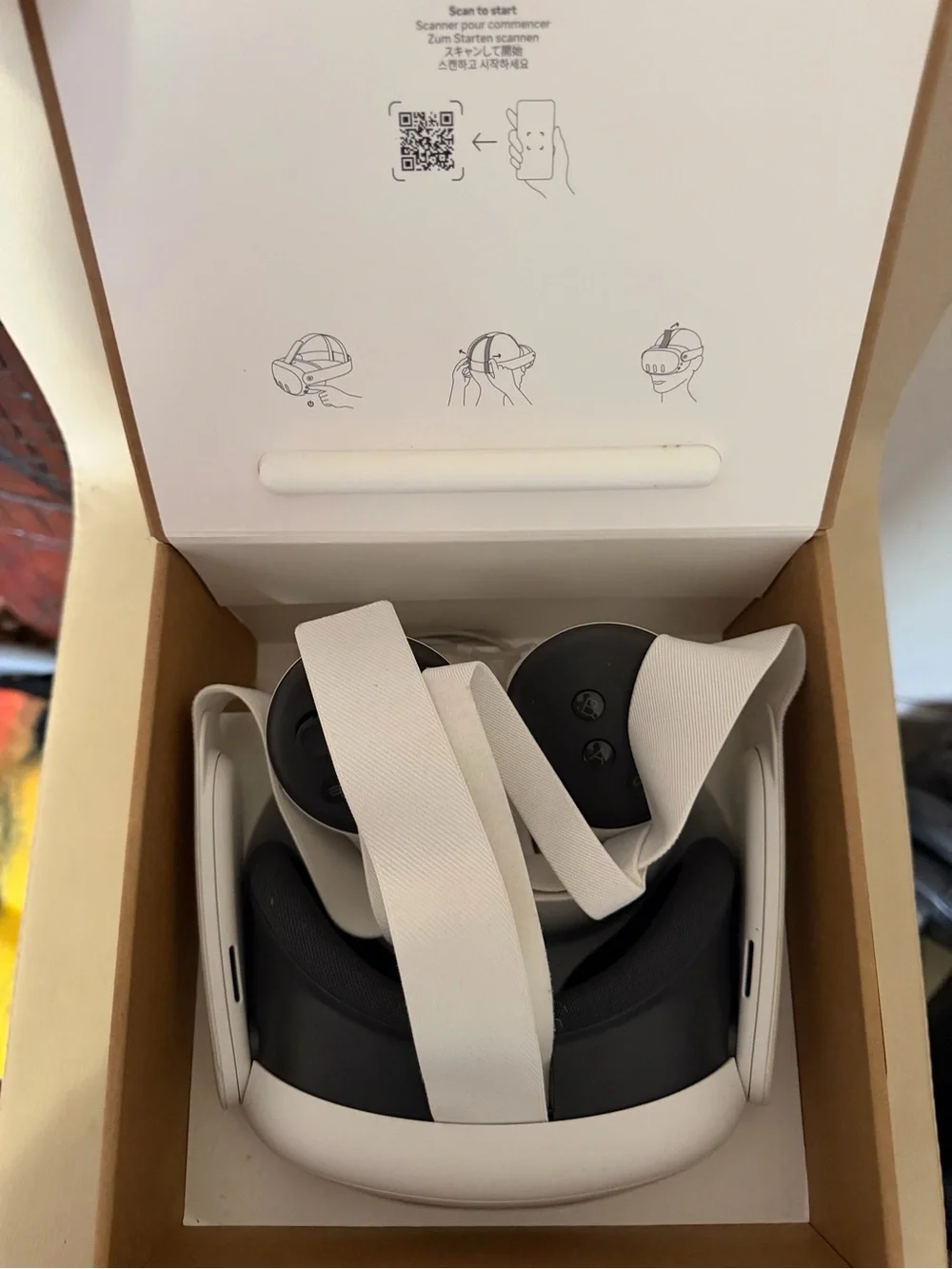 Standalone VR Headset in White with Black Face Cushion
